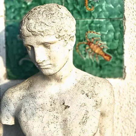 Capri 4*